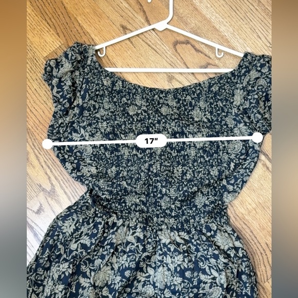 Elegant Black and Gold Women's Dress - Picture 13 of 14